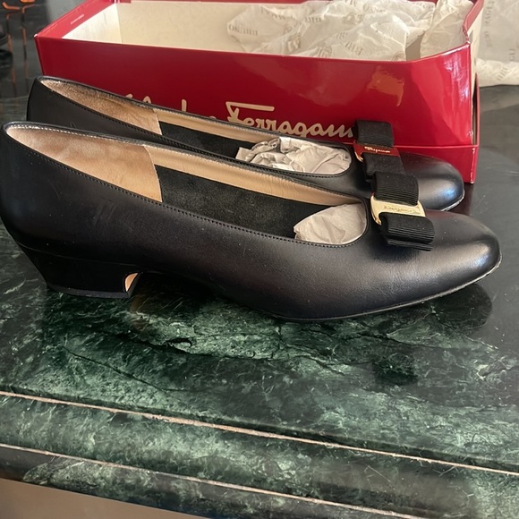 Salvatore Ferragamo gorgeous black - Picture 6 of 8